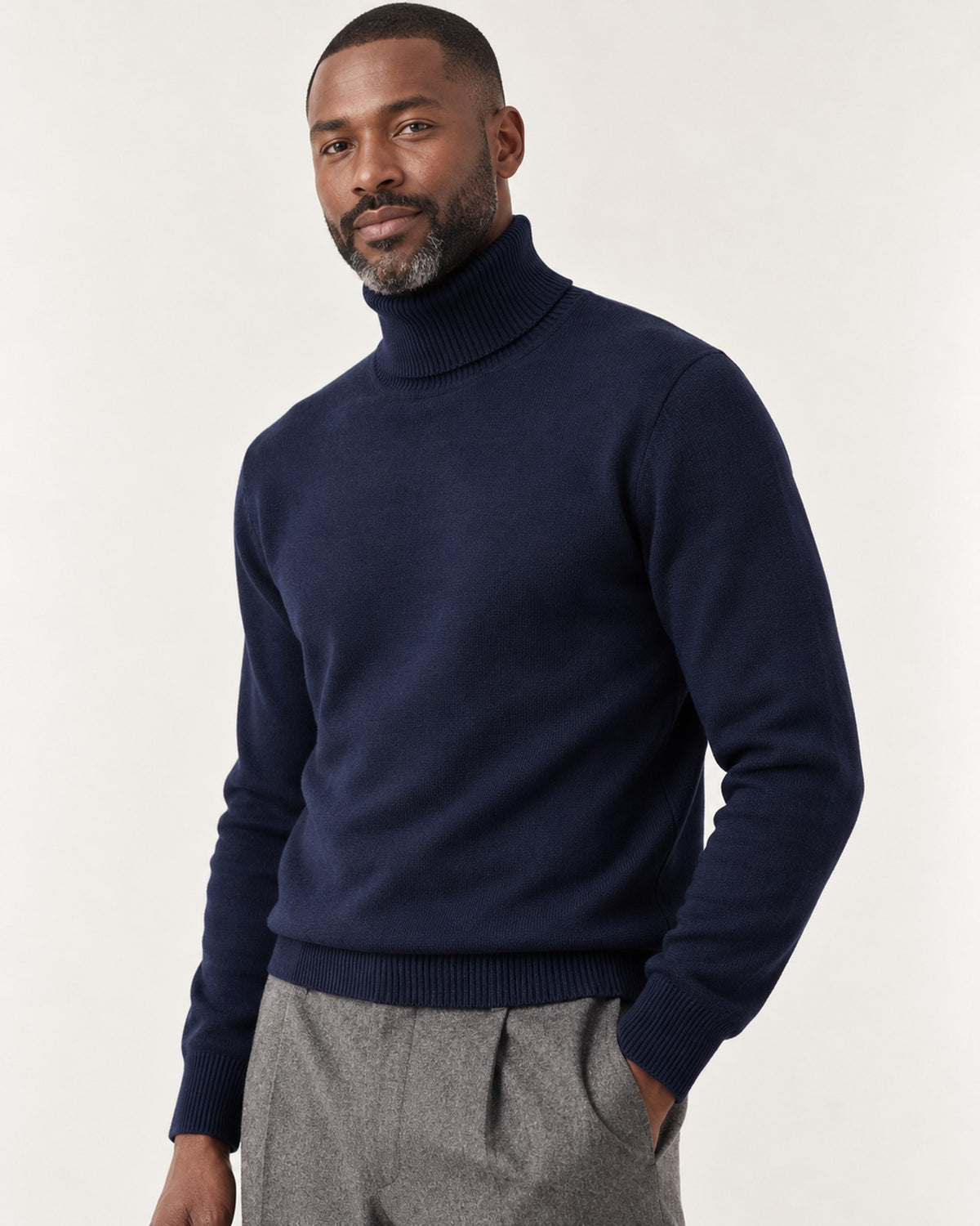 Roquebrune Turtleneck in Navy – on model, close-up